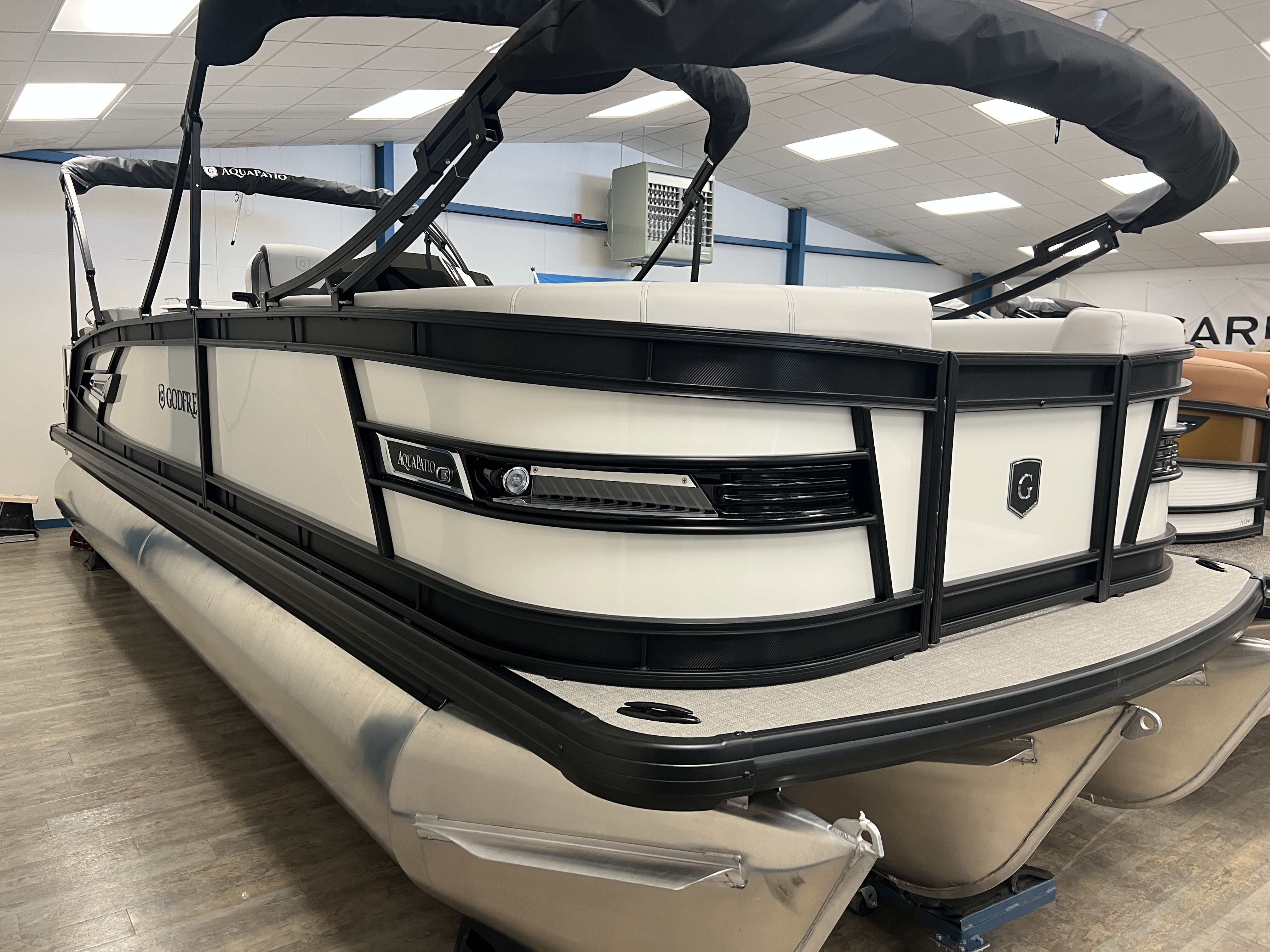 2025 Godfrey AP255CBE Triple - Metallic Pearl White/Black 2025 Godfrey AP255CBE Triple - Metallic Pearl White/Black