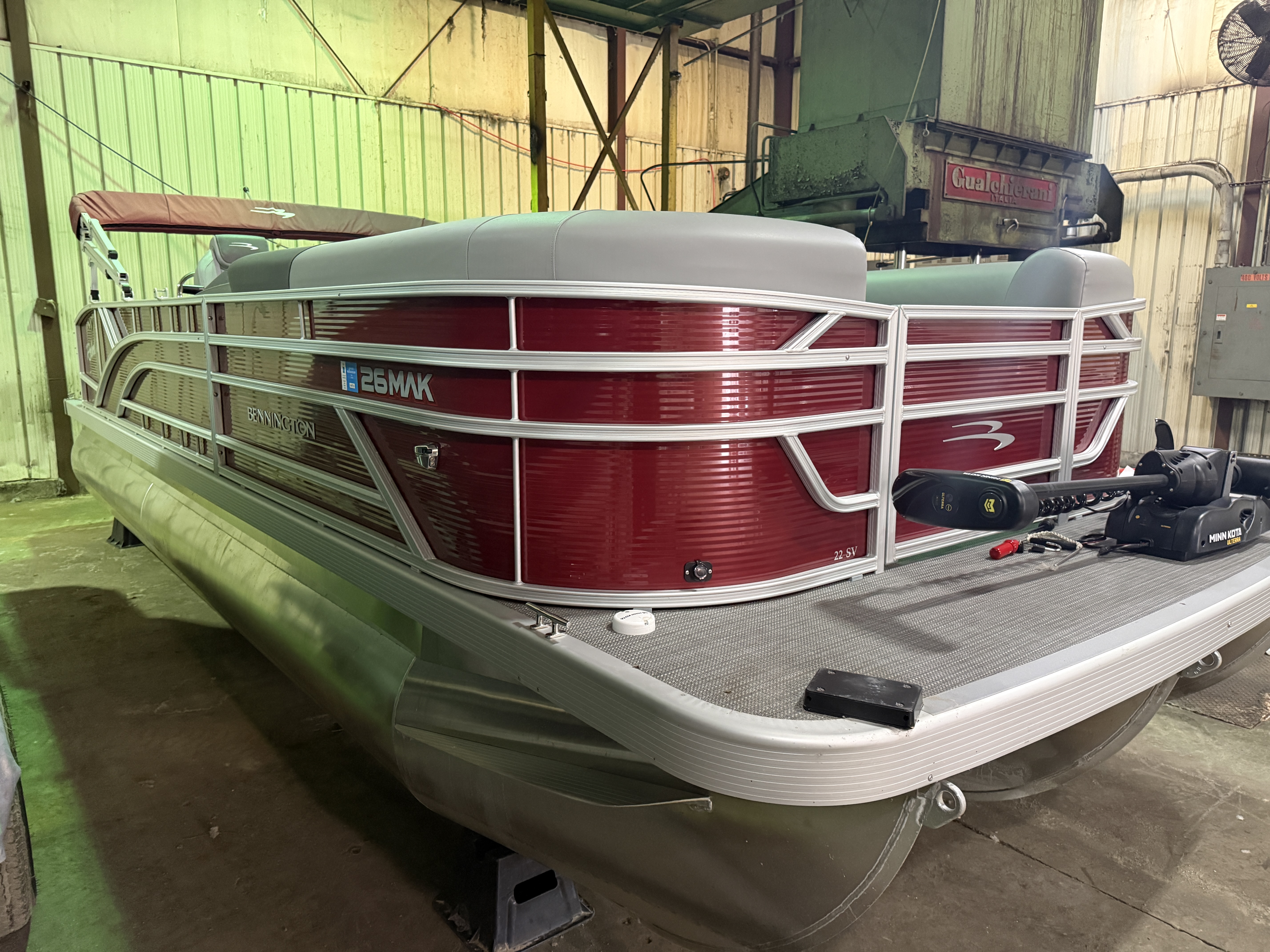 2024 Bennington 22SVSB Triple