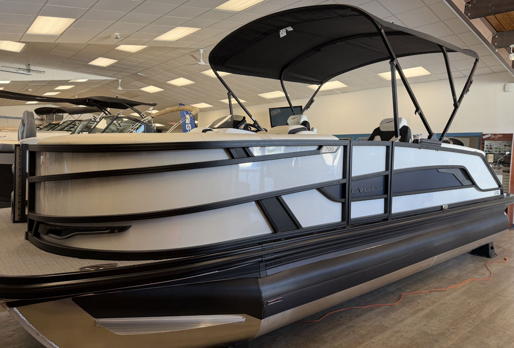 2026 Evotti 721QL Tripletoon - White/Blue