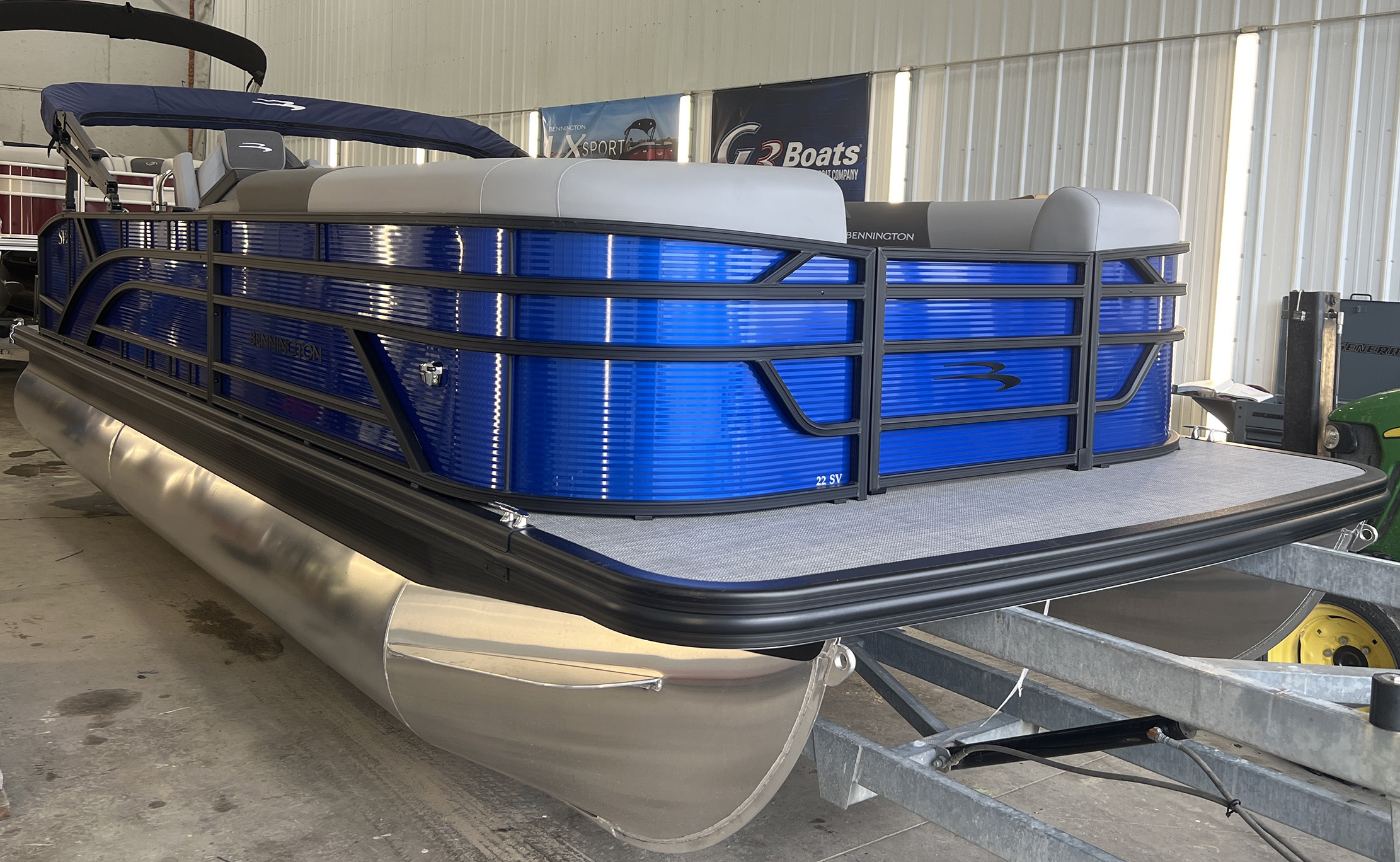 2025 Bennington 22SVSB Pontoon Boat - Metallic Luminous Blue