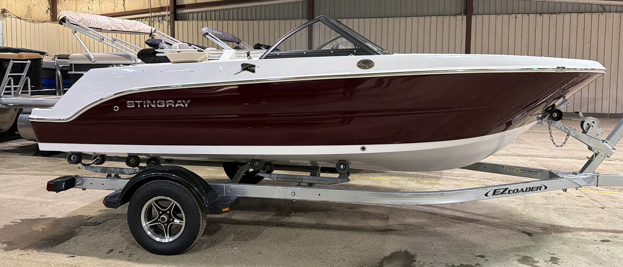 2026 Stingray 172DC - Black Cherry Red