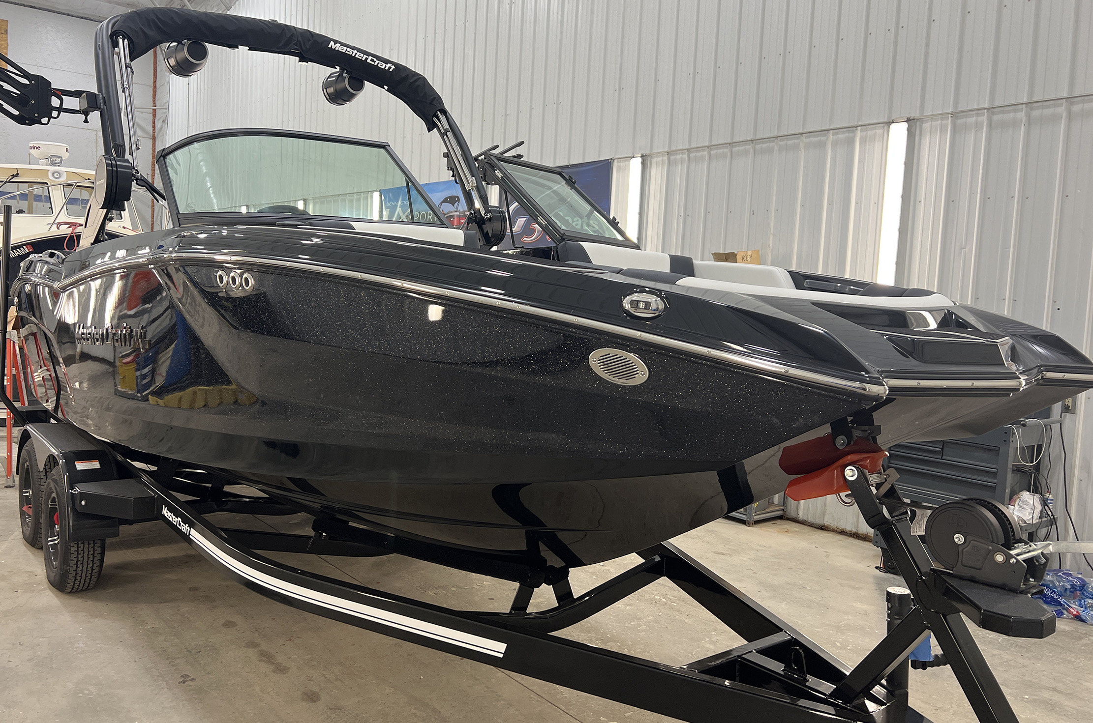 2025 Mastercraft NXT22 - Midnight Black