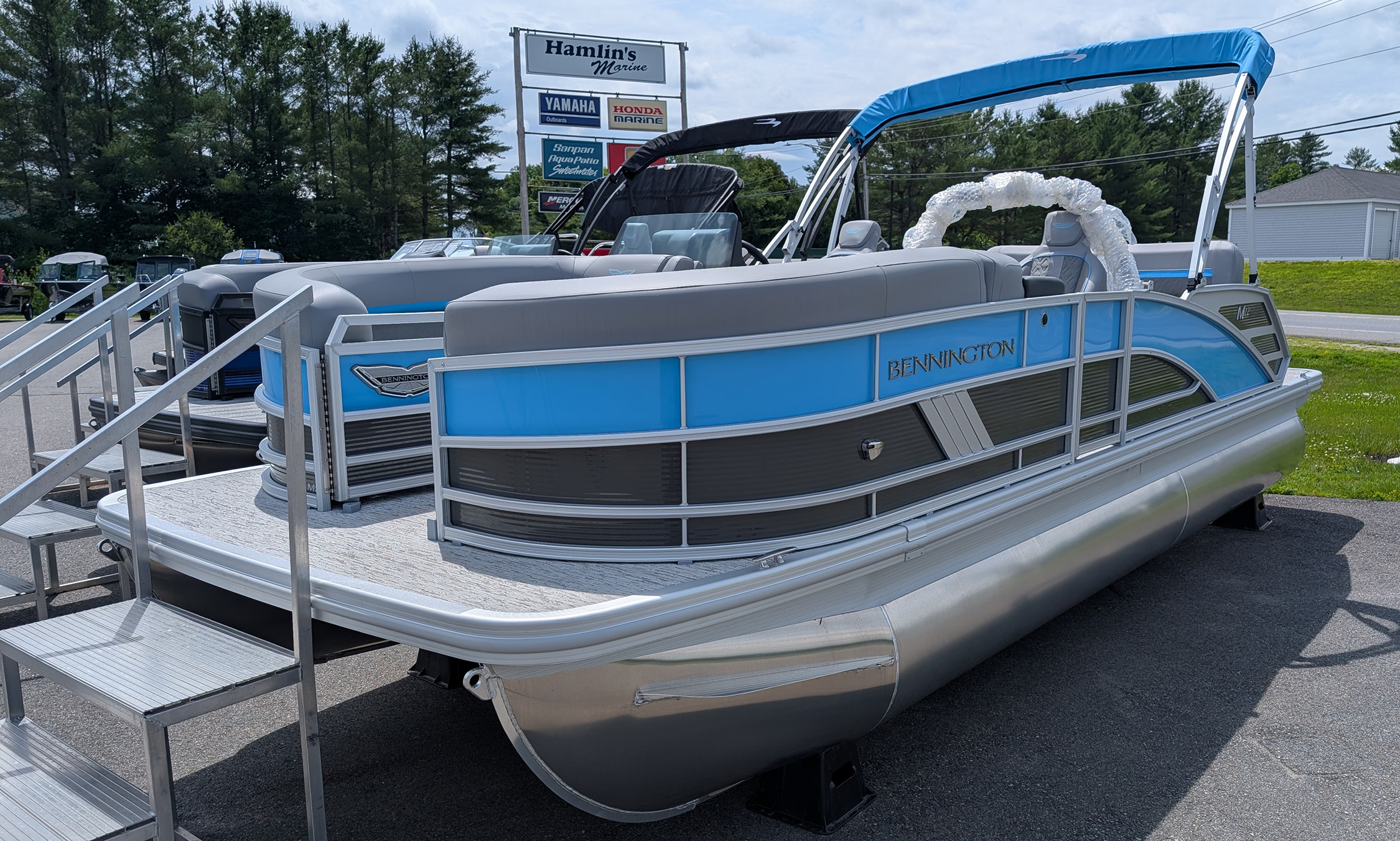 2025 Bennington 22MSBSE Pontoon Boat - Anthracite/Blue