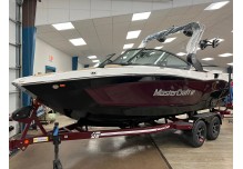 2024 Mastercraft XT20 - Midnite Black/Sangria Flake